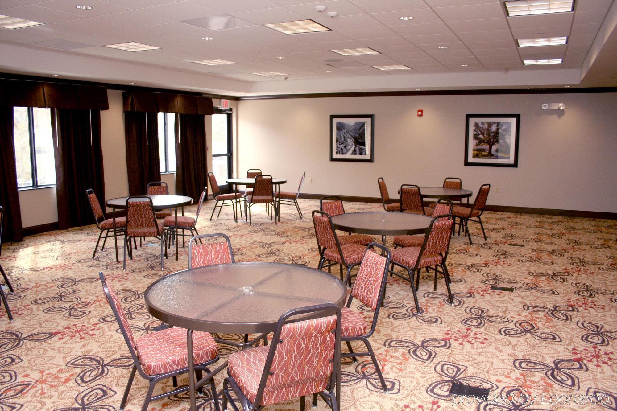 Holiday Inn Express & Suites Cumberland - La Vale By Ihg מראה חיצוני תמונה